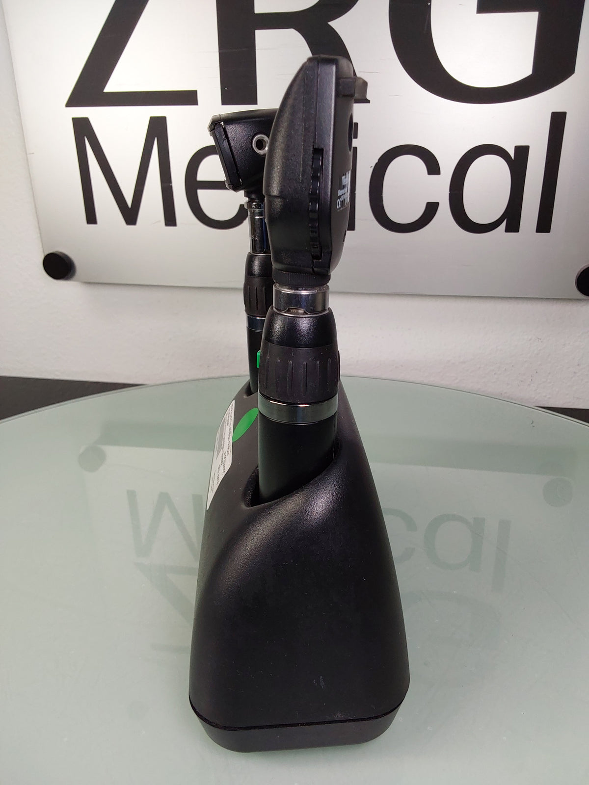 Welch Allyn 7114x Universal Charger w/ 11720 Ophthalmoscope & 25020A Otoscope