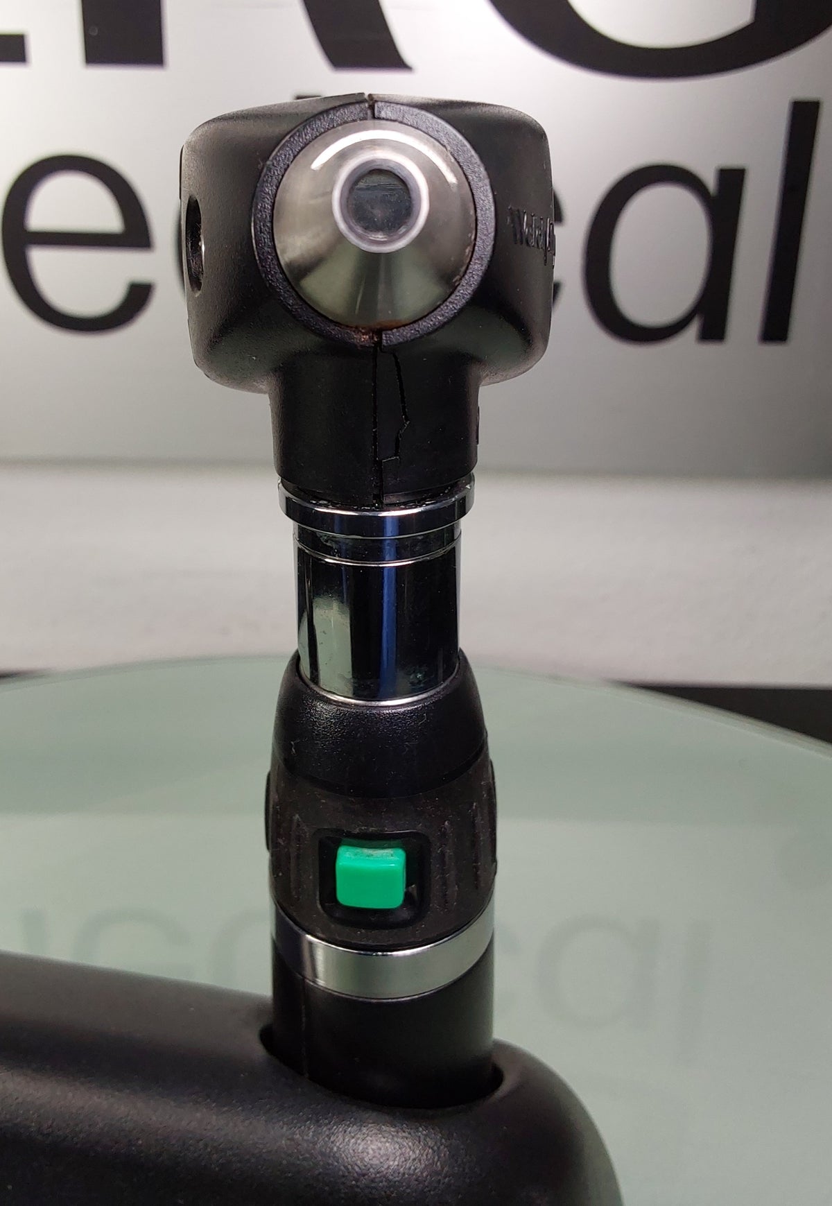 Welch Allyn 7114x Universal Charger w/ 11720 Ophthalmoscope & 25020A Otoscope