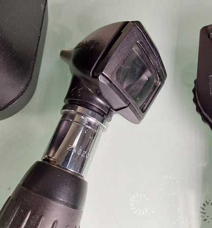 Welch Allyn 7114x Universal Charger w/ 11720 Ophthalmoscope & 25020A Otoscope